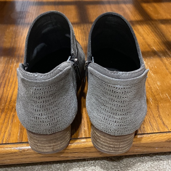 Vince Camuto Cool Suede Leather Side Zip Ankle Bootie Size Women’s 7W ! - Picture 10 of 11